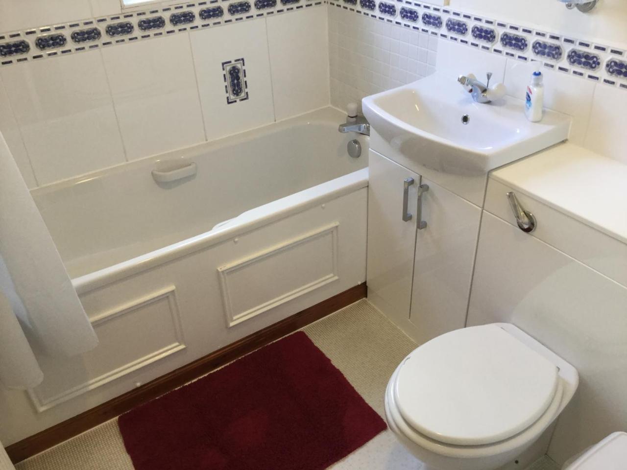 Two-Bedroom Apartment - Golf View Free Parking إينفيرنيس المظهر الخارجي الصورة