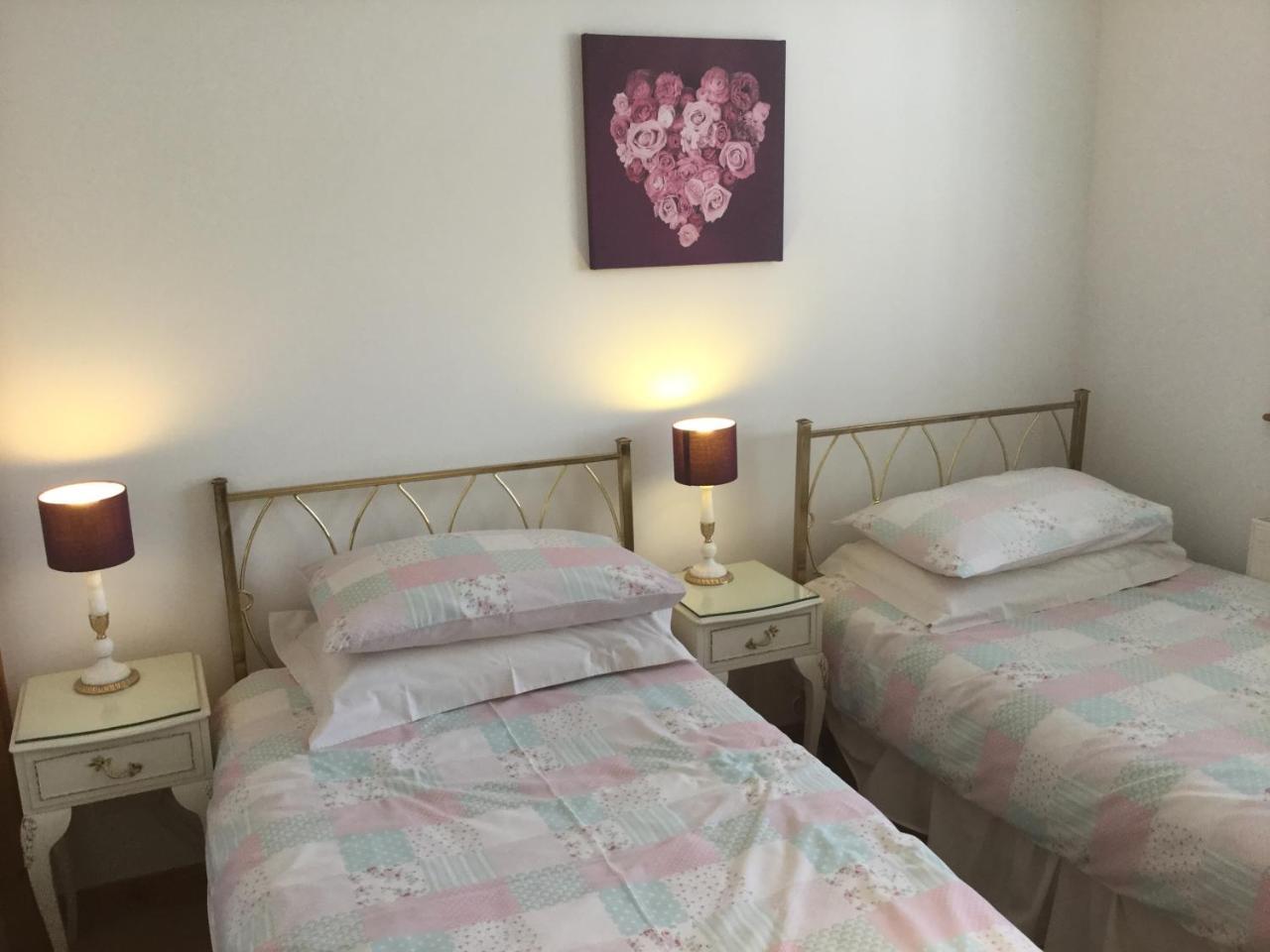 Two-Bedroom Apartment - Golf View Free Parking إينفيرنيس المظهر الخارجي الصورة